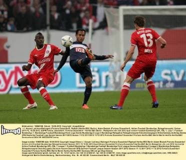 v.l. Assani Lukimya-Mulongoti (Fortuna Düsseldorf), Raffael (Hertha BSC Berlin), Adam Bodzek (Fortuna Düsseldorf), Aktion Fussball Bundesliga, Relegationsspiel, Saison 2011 12, 15.05.2012, ESPRITarena, Düsseldorf, Fortuna Düsseldorf - Hertha BSC Berlin