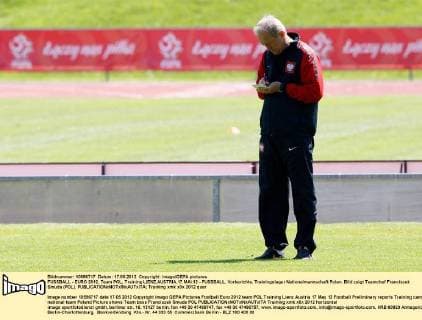 FUSSBALL - EURO 2012, Team POL, Training LIENZ,AUSTRIA,17.MAI.12 - FUSSBALL, Vorberichte, Trainingslager Nationalmannschaft Polen. Bild zeigt Teamchef Franciszek Smuda (POL). 