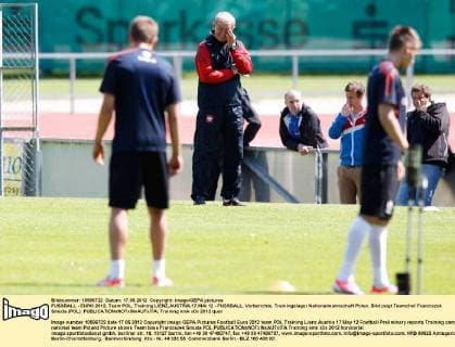 FUSSBALL - EURO 2012, Team POL, Training LIENZ,AUSTRIA,17.MAI.12 - FUSSBALL, Vorberichte, Trainingslager Nationalmannschaft Polen. Bild zeigt Teamchef Franciszek Smuda (POL). 