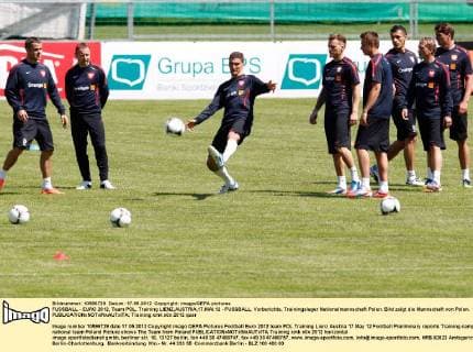FUSSBALL - EURO 2012, Team POL, Training LIENZ,AUSTRIA,17.MAI.12 - FUSSBALL, Vorberichte, Trainingslager Nationalmannschaft Polen. Bild zeigt die Mannschaft von Polen. 