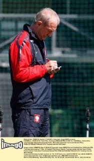 FUSSBALL - EURO 2012, Team POL, Training LIENZ,AUSTRIA,17.MAI.12 - FUSSBALL, Vorberichte, Trainingslager Nationalmannschaft Polen. Bild zeigt Teamchef Franciszek Smuda (POL). 