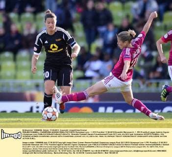 FRAUEN FUSSBALL CHAMPIONS LEAGUE FINALE 2011 2012 Olympique Lyon - 1. FFC Frankfurt 17.05.2012 Dzsenifer Marozsan (li, 1. FFC Frankfurt) gegen Sabrina Viguier (Olympique Lyon) 