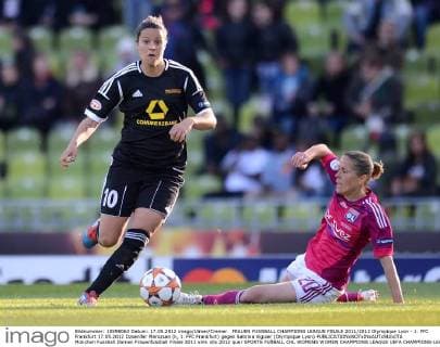 FRAUEN FUSSBALL CHAMPIONS LEAGUE FINALE 2011 2012 Olympique Lyon - 1. FFC Frankfurt 17.05.2012 Dzsenifer Marozsan (li, 1. FFC Frankfurt) gegen Sabrina Viguier (Olympique Lyon) 