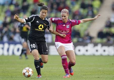 Fussball, UEFA Women s Champions League, Finale, Olympique Lyonnais vs. 1. FFC Frankfurt, Dzsenifer Marozsan (1. FFC Frankfurt, L), Amandine Henry (Olympique Lyonnais, R)