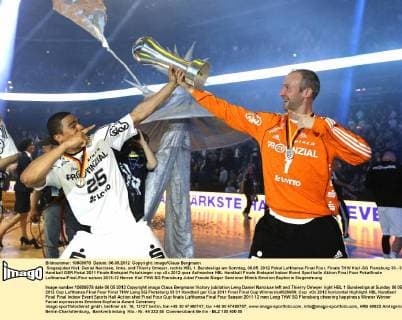 Siegesjubel Kiel, Daniel Narcisse, links, und Thierry Omeyer, rechts HBL 1. Bundesliga am Sonntag, 06.05. 2012 Pokal Lufthansa Final Four, Finale THW Kiel -SG Flensburg 33 - 31