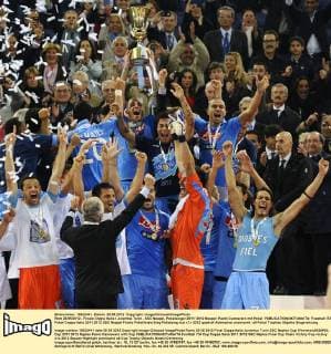 Rom 20 05 2012 - Finale Coppa Italia Juventus Turin - SSC Neapel, Pokalsieger 2011 2012 Neapel: Paolo Cannavaro mit Pokal 