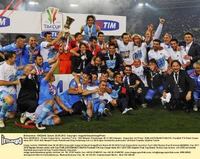 Rom 20 05 2012 - Finale Coppa Italia Juventus Turin - SSC Neapel, Pokalsieger 2011 2012 Neapel:: Siegerfoto mit Pokal 