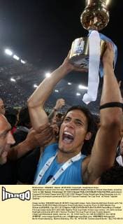 Jubel Edinson Cavani mit Tim Cup - Rom 20 05 2012 Stadio Olimpico, Finale Copa Italia, Juventus Turin vs SSC Neapel, Pokalsieger 2011 2012 Neapel paoloxnucci