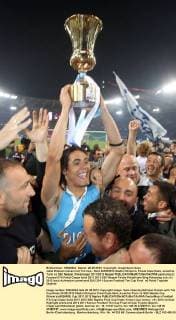 Jubel Edinson Cavani mit Tim Cup - Rom 20 05 2012 Stadio Olimpico, Finale Copa Italia, Juventus Turin vs SSC Neapel, Pokalsieger 2011 2012 Neapel paoloxnucci
