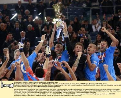 Paolo Cannavaro Napoli mit dem Pokal - Rom 20 05 2012 Stadio Olimpico, Finale Copa Italia, Juventus Turin vs SSC Neapel, Pokalsieger 2011 2012 Neapel paoloxnucci