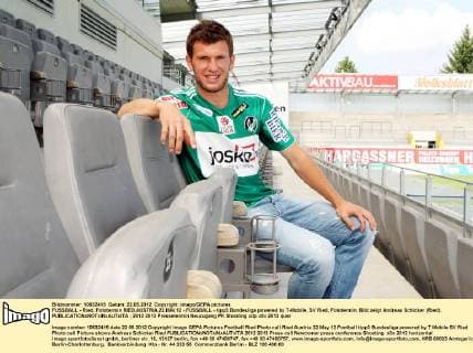 FUSSBALL - Ried, Fototermin RIED,AUSTRIA,22.MAI.12 - FUSSBALL - tipp3 Bundesliga powered by T-Mobile, SV Ried, Fototermin. Bild zeigt Andreas Schicker (Ried). 