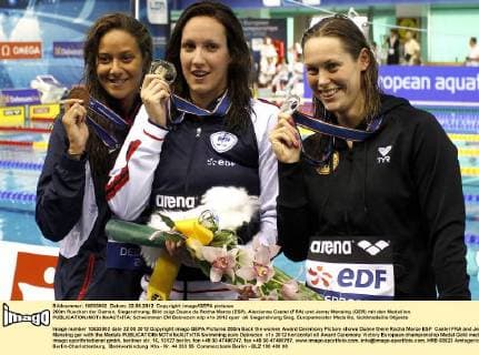 200m Ruecken der Damen, Siegerehrung. Bild zeigt Duane da Rocha Marce (ESP), Alexianne Castel (FRA) und Jenny Mensing (GER) mit den Medaillen. 