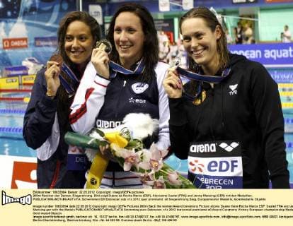 200m Ruecken der Damen, Siegerehrung. Bild zeigt Duane da Rocha Marce (ESP), Alexianne Castel (FRA) und Jenny Mensing (GER) mit den Medaillen. 