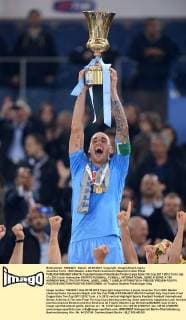 Juventus Turin - SSC Neapel, Jubel Paolo Cannavaro (Napoli)mit dem Pokal 