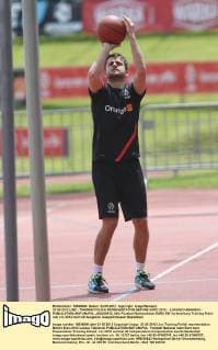 23 05 2012 LINZ - TRAINING POLISH REPRESENTATION BEFORE EURO 2012 - LUKASZ FABIANSKI -  JAG230512_044