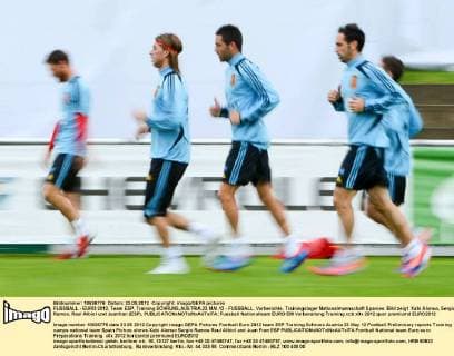 FUSSBALL - EURO 2012, Team ESP, Training SCHRUNS,AUSTRIA,23.MAI.12 - FUSSBALL, Vorberichte, Trainingslager Nationalmannschaft Spanien. Bild zeigt Xabi Alonso, Sergio Ramos, Raul Albiol und Juanfran (ESP). 