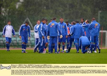 FUSSBALL - EURO 2012, Team GRE, Training KITZBUEHEL,AUSTRIA,23.MAI.12 - FUSSBALL, Vorberichte, Trainingslager Nationalmannschaft Griechenland. Bild zeigt die Spieler von GRE. 