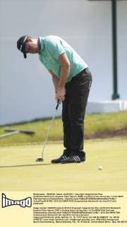 24.05.2012 Wentworth, England. Peter Hanson (SWE) in putting action during day 1 of the BMW PGA Golf Herren Championship. xDavidxLloydx  ActionPlus20167843
