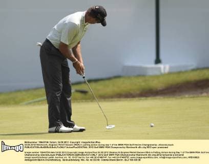 24.05.2012 Wentworth, England. Retief Goosen (RSA) in putting action during day 1 of the BMW PGA Golf Herren Championship. xDavidxLloydx  ActionPlus20167844