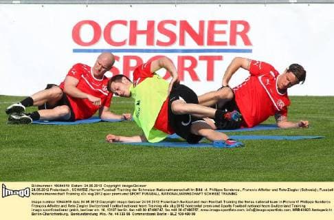 24.05.2012 Freienbach , SCHWEIZ ,Herren Fussball Training der Schweizer Nationalmannschaft Im Bild: vl. Philippe Senderos , Francois Affolter und Reto Ziegler (Schweiz) 