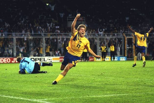 Football : England (1) v Sweden (2), 17 06 1992. Euro Championships. Thomas Brolin 