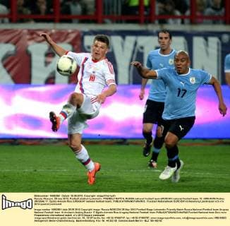 Russia. Moscow. 25 may 2012. Football stadium Lokomotiv. FRIENDLY MATCH. RUSSIA national football team-URUGUAY national football team. 10. ARSHAVIN Andrey (RUSSIA) 17. Egidio Arevalo Rios (URUGUAY national football team). 