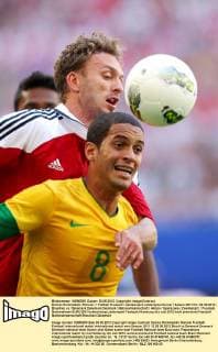 Dennis Rommedahl, Romulo Fußball Fussball Länderspiel Länderspiel Herren Saison 2011 12 26.05.2012 Brasilien vs. Dänemark Dänemark Denmark Nationalmannschaft Aktion Spielszene Zweikampf