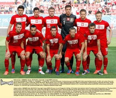 Testspiel KLAGENFURT, 26.MAI.12 - FUSSBALL - Länderspiel, Freundschaftsspiel, Vorbereitung auf die EURO 2012. Bild zeigt die Mannschaft von POL mit Lukasz Piszczek, Marcin Wasilewski, Ludovic Obraniak, Rafal Murawski, Maciej Rybus (vorn von links); Sebastian Boenisch, Robert Lewandowski, Damien Perquis, Wojciech Szczesny, Eugen Polanski und Jakub Blaszczykowski (POL hi.v.li.). Keywords: Mannschaftsfoto.