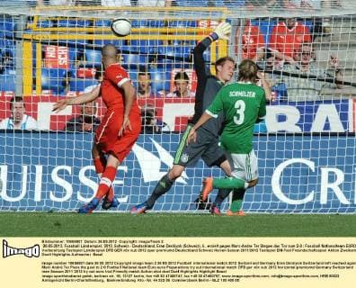26-05-2012, Fussball Länderspiel, 2012, Schweiz - Deutschland, Eren Derdiyok (Schweiz), li., erzielt gegen Marc-Andre Ter Stegen das Tor zum 2-0