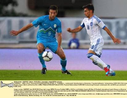 FUSSBALL - GRE vs SLO, Testspiel KUFSTEIN,AUSTRIA,26.MAI.12 - FUSSBALL - Länderspiel, Griechenland vs Slowenien, Freundschaftsspiel, Vorbereitung, EURO 2012. Bild zeigt Bostjan Cesar (SLO) und Sotirios Nini (GRE). 