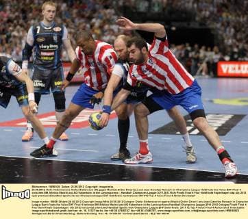 26.05.2012, Köln: Kobenhavens Olafur Stefansson (M) gegen Madrids Didier Dinart (L) und Joan Canellas Reixach im Champions League Halbfinale des Velux EHF Final 4 zwischen BM Atletico Madrid und AG Kobenhavn in der Lanxessarena.