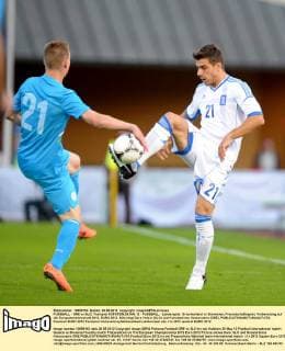 FUSSBALL - GRE vs SLO, Testspiel KUFSTEIN,26.MAI.12 - FUSSBALL - Länderspiel, Griechenland vs Slowenien, Freundschaftsspiel, Vorbereitung auf die Europameisterschaft 2012, EURO 2012. Bild zeigt Dare Vrdsic (SLO) und Konstantinos Katsouranis (GRE). 