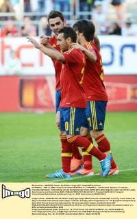 FUSSBALL - ESP vs SRB, Testspiel ST.GALLEN,26.MAI.12 - FUSSBALL - Länderspiel, Spanien vs Serbien, Freundschaftsspiel, Vorbereitung auf die Europameisterschaft, EURO 2012. Bild zeigt den Jubel von Adrian Lopez, Santi Cazorla und David Silva (ESP). 