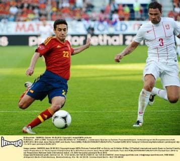 FUSSBALL - ESP vs SRB, Testspiel ST.GALLEN,26.MAI.12 - FUSSBALL - Länderspiel, Spanien vs Serbien, Freundschaftsspiel, Vorbereitung auf die Europameisterschaft, EURO 2012. Bild zeigt Jesus Navas (ESP) und Dusko Tosic (SRB). 