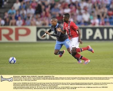 26.05.2012 Oslo, Norway. Ashley Young of England challenges Alexander Tettley of Norway for the ball during the international friendly match between England and Norway at the Ullevaal Stadion in Oslo, Norway. xNigelxWaldronx  ActionPlus11281777