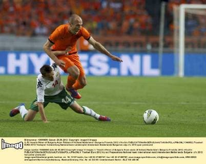 (L-R) Veselin Minev of Bulgaria,Arjen Robben of Holland Nederland v Bulgaria Friendly 2012 xVIxxIVx 946862