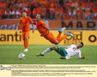 (L-R) Rafael van der Vaart of Holland,Svetoslav Dyakov of Bulgaria - Friendly match 2012 xVIxWillemxJanxDijkdrentxIVx 947152