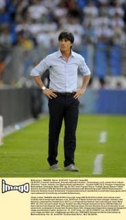 26.05.2012, Fussball Länderspiel, Freundschaftsspiel Schweiz - Deutschland, im St.-Jakobs-Park in Basel (Schweiz). Trainer Joachim Löw (Deutschland) nachdenklich.
