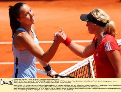 TENNIS - WTA, French Open 2012 - PARIS,FRANKREICH,28.MAI.12 - TENNIS - WTA Tennis Damen Tour, Grand Slam, Roland Garros, French Open. Bild zeigt Jelena Jankovic (SRB) und Patricia Mayr-Achleitner (AUT). 