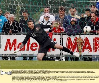 Testspiel NEUBERG, 28.MAI.12 - FUSSBALL - IFCS, Trainingslager Nationalmannschaft Kroatien, Vorbereitung auf die UEFA Europameisterschaft 2012 , EURO 2012, Freundschaftsspiel, Kroatien vs Thermenauswahl Neuberg. Bild zeigt Ivan Kelava (CRO). 