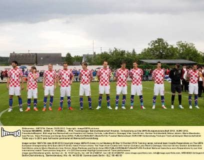 Testspiel NEUBERG, 28.MAI.12 - FUSSBALL - IFCS, Trainingslager Nationalmannschaft Kroatien, Vorbereitung auf die UEFA Europameisterschaft 2012 , EURO 2012, Freundschaftsspiel. Bild zeigt die Mannschaft von Kroatien mit Vedran Corluka, Luka Modric, Domagoj Vida, Ivan Strinic, Gordon Schildenfeld, Nikica Jelavic, Mario Mandzukic, Ivan Perisic, Stipe Pletikosa und Darijo Srna (CRO).
