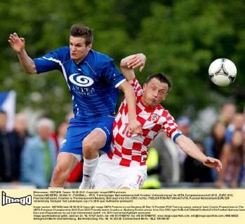 Testspiel NEUBERG, 28.MAI.12 - FUSSBALL - IFCS, Trainingslager Nationalmannschaft Kroatien, Vorbereitung auf die UEFA Europameisterschaft 2012 , EURO 2012, Freundschaftsspiel, Kroatien vs Thermenauswahl Neuberg. Bild zeigt Ivica Olic (CRO rechts). 
