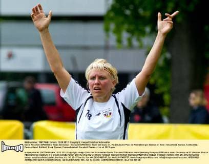 Doris Fitschen (DFB Retro Team Germany) - Vorspiel DFB Retro Team Germany vs. FC Deutsche Post im RheinEnergie Stadion in Köln - Einzelbild, Aktion, 12.05.2012, Deutschland, Fußball, Frau, Frauen