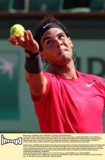French Open 2012, Roland Garros, Paris, ITF Grand Slam Tennis Tournament , Rafael Nadal (ESP); Aktion, Ballwurf, Einzelbild,