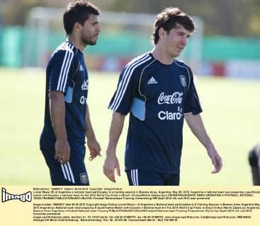 Lionel Messi (R) of Argentina s national team participates in a training session in Buenos Aires, Argentina, May 29, 2012. Argentina s national team was preparing a qualification match with Ecuador s national team for the 2014 World Cup finals in Brazil. (Xinhua Martin Zabala) (jyc) ARGENTINA-BUENOS AIRES-ARGENTINA S FOOTBALL NATIONAL TEAM-TRAINING 
