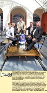 (l-r) Sylvia Peuker ( GER Leiterin Sportredaktion MDR ), Rainer Milkoreit ( GER Präsident des Nordostdeutschen Fußball-Verbandes NOFV ), Bernd Michaelis ( GER Produzent ON AIR ), Wolf-Dieter Jacobi ( GER Fernsehdirektor MDR ) und Fernsehmoderator Waldemar Waldi Hartmann ( GER ) anläßlich eines Pressefrühstücks zur ARD Sport-Talkrunde Waldis Club am 30.05.2012 vor dem Porticus des Bayerischen Bahnhofs in Leipzig.