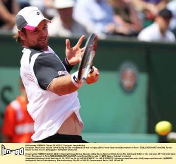 Slovenia s Blaz Kavcic returns a shot during the 2nd round match of men s singles at the French Open tennis tournament in Paris - 