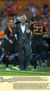 (L-R) Wesley Sneijder of Holland,coach Bert van Marwijk of Holland,Rafael van der Vaart of Holland Holland v Slovakia Friendly 2011 2012 xVIxMAURICExVANxSTEENxIVx 952651