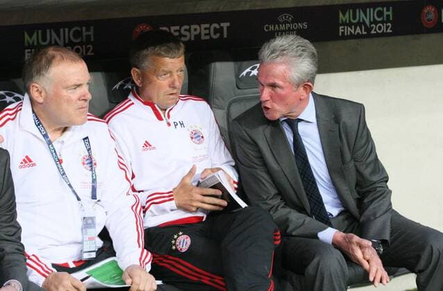 UEFA Champions League, Saison 2011 2012, Herren, Europa, CHL, Endspiel, Finale, FC Bayern München - FC Chelsea London 3-4, nach Verlängerung und Elfmeterschießen v.l. Hermann Gerland, Co-Trainer FC Bayern München, Co-Trainer Peter Hermann, FC Bayern München, Trainer Jupp Heynckes, FC Bayern München, auf Bank, vor spiel,