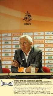 ROTTERDAM - Bert van Marwijk bij de persconferentie na de afloop van de vriendschappelijke interland Nederland - Slowakije in de Kuip in Rotterdam. Maurice Millenaar Rotterdam xVIxxIVx 952883